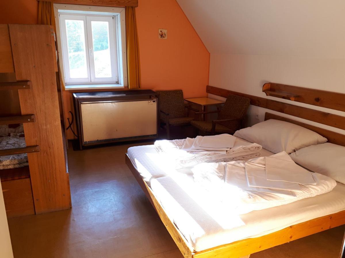 Horská chata U Pekařů Pec pod Snezkou Esterno foto
