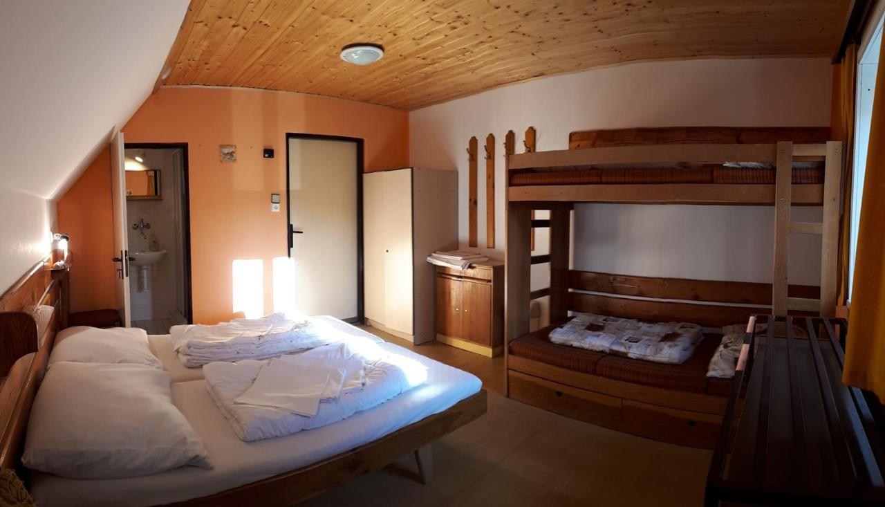 Horská chata U Pekařů Pec pod Snezkou Esterno foto