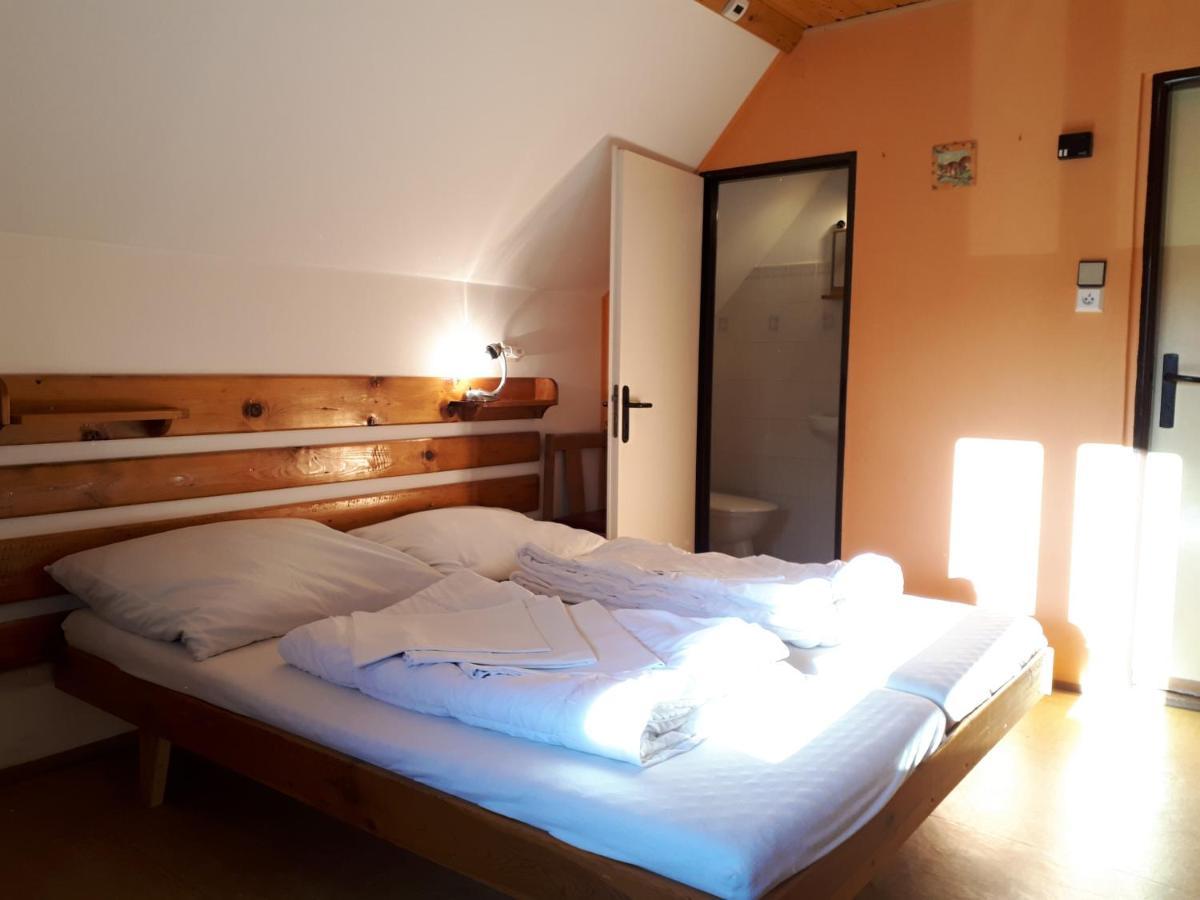 Horská chata U Pekařů Pec pod Snezkou Esterno foto